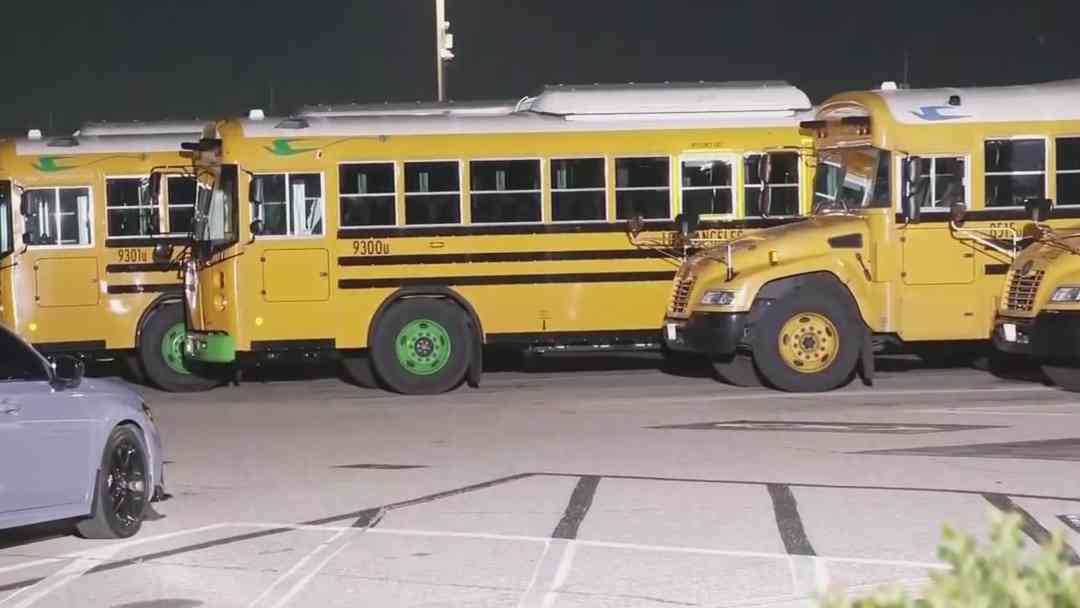 Evitan huelga que afectaría a 520,000 estudiantes y hay acuerdo histórico en Los Ángeles | ViX