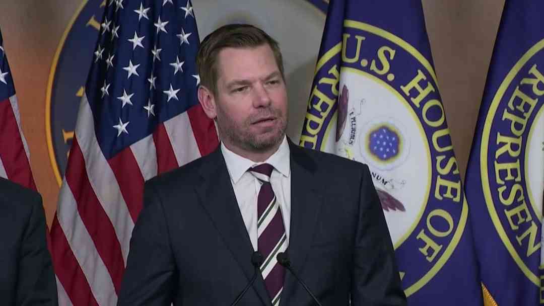 Día de renuncias en Washington: Eric Swalwell y Tony Gonzales oficializan su salida del Congreso | ViX