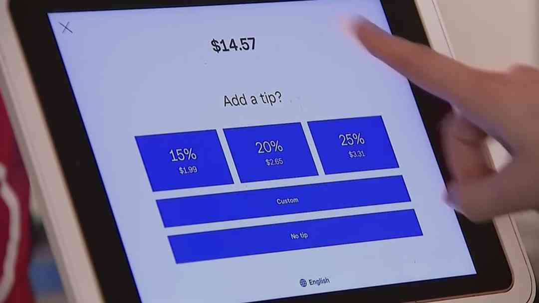 Crece debate en EEUU, cultura de propinas se considera fuera de control | ViX