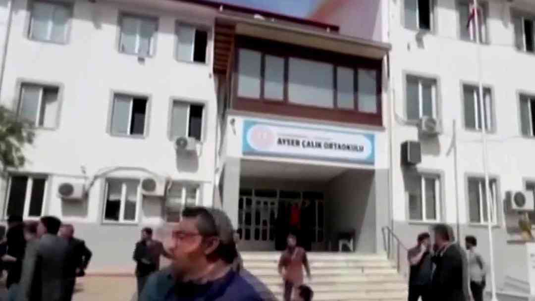 De nuevo un tiroteo en una escuela de Turquía, deja cuatro muertos y 20 heridos | ViX
