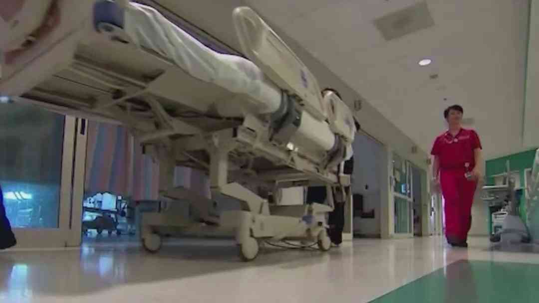 Incrementan trasladados a hospitales en San Diego de personas en custodia de ICE | ViX