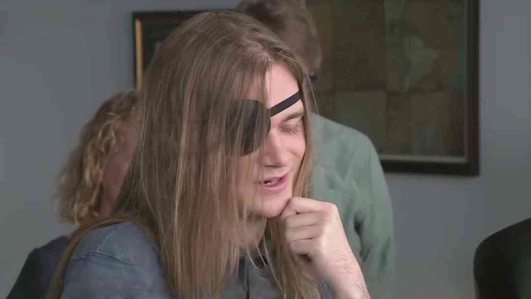 Estudiante demanda a la policía tras perder un ojo por un proyectil en una manifestación | ViX