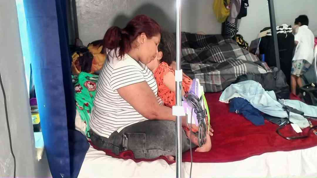 "Pido a Dios tiempo": Familia solicita a ICE liberar a padre para que vea a su hija con enfermedad terminal | ViX