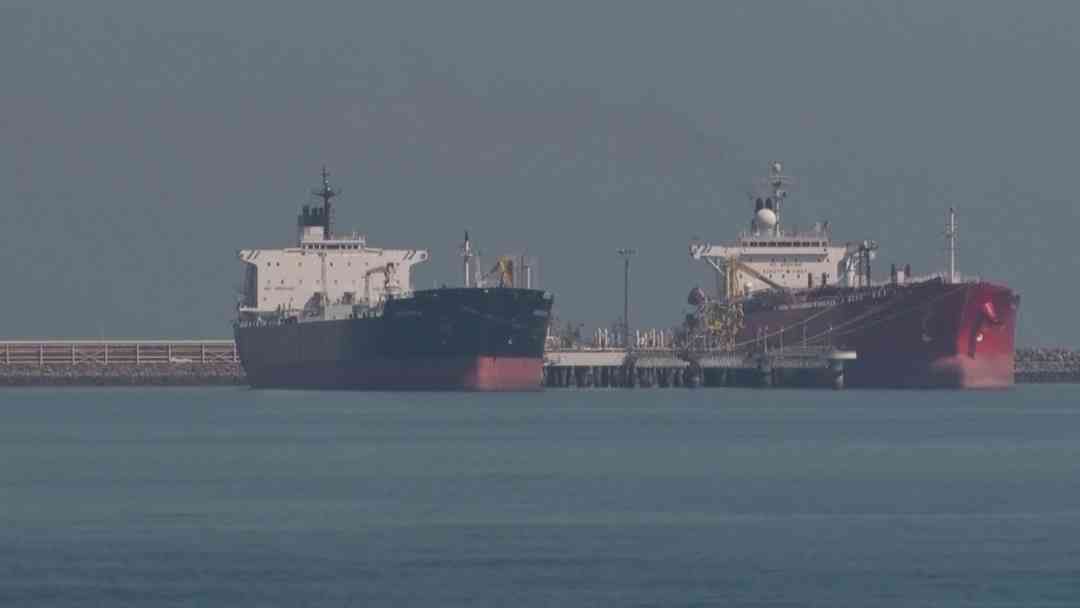 EEUU ataca carguero iraní y envía delegación a Pakistán en plena tensión | ViX