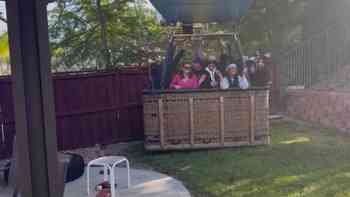 Globo aerostático aterriza de emergencia en patio de casa en California