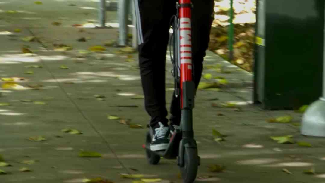 Muerte de menor en scooter reaviva alerta por accidentes con vehículos eléctricos | ViX