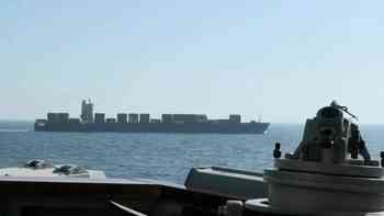 Irán ataca 3 buques en el estrecho de Ormuz, mientras Trump extiende el cese al fuego