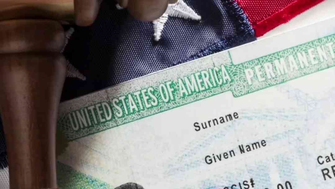 Atención inmigrantes: Así funcionará la revisión de 'green cards' otorgadas en la era Biden | ViX
