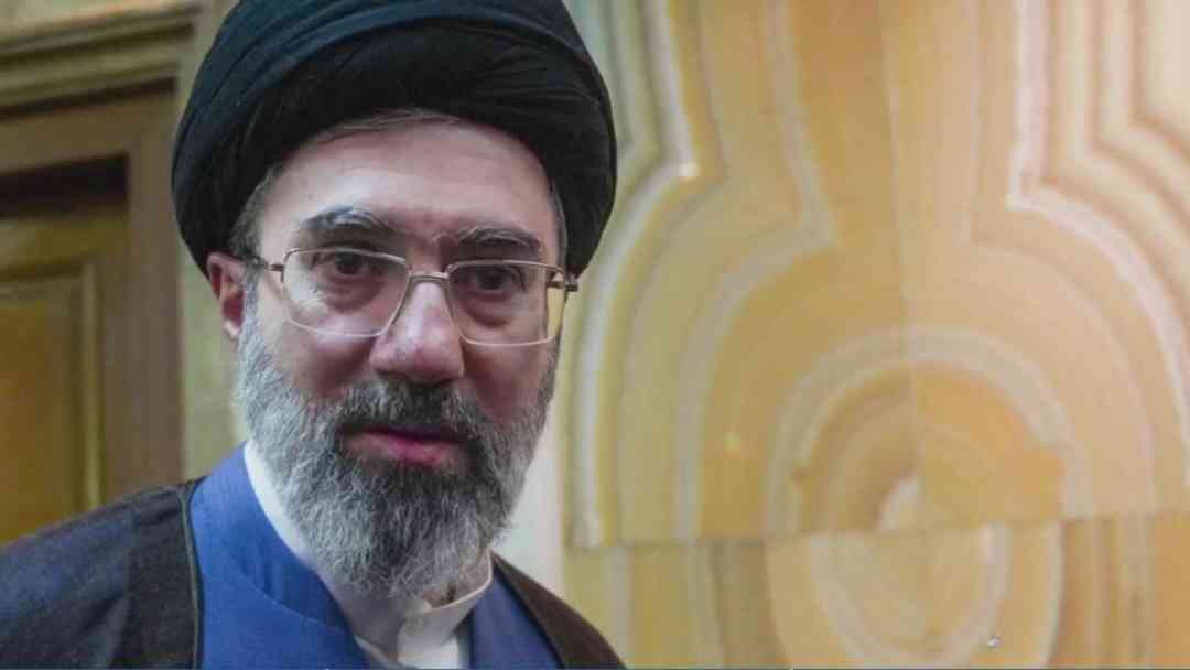 Reportan que Mojtaba Jameneí enfrenta problemas de salud y le han hecho cirugías en una pierna | ViX