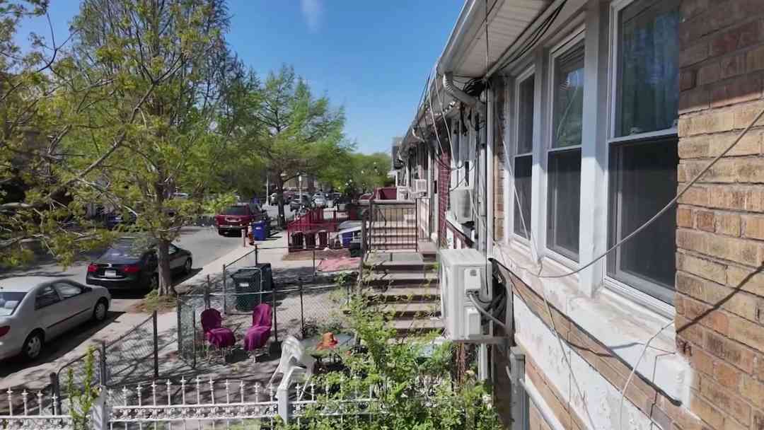 “No me va a alcanzar para pagar un apartamento”: La angustia de miles en Nueva York tras el fin de subsidios de vivienda | ViX