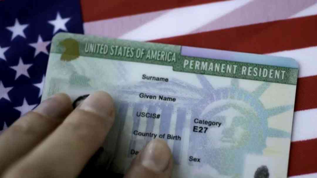 Abogado de inmigración habla de las nuevas reglas de USCIS para la 'Green Card' que entran en vigor en mayo 2026 | ViX