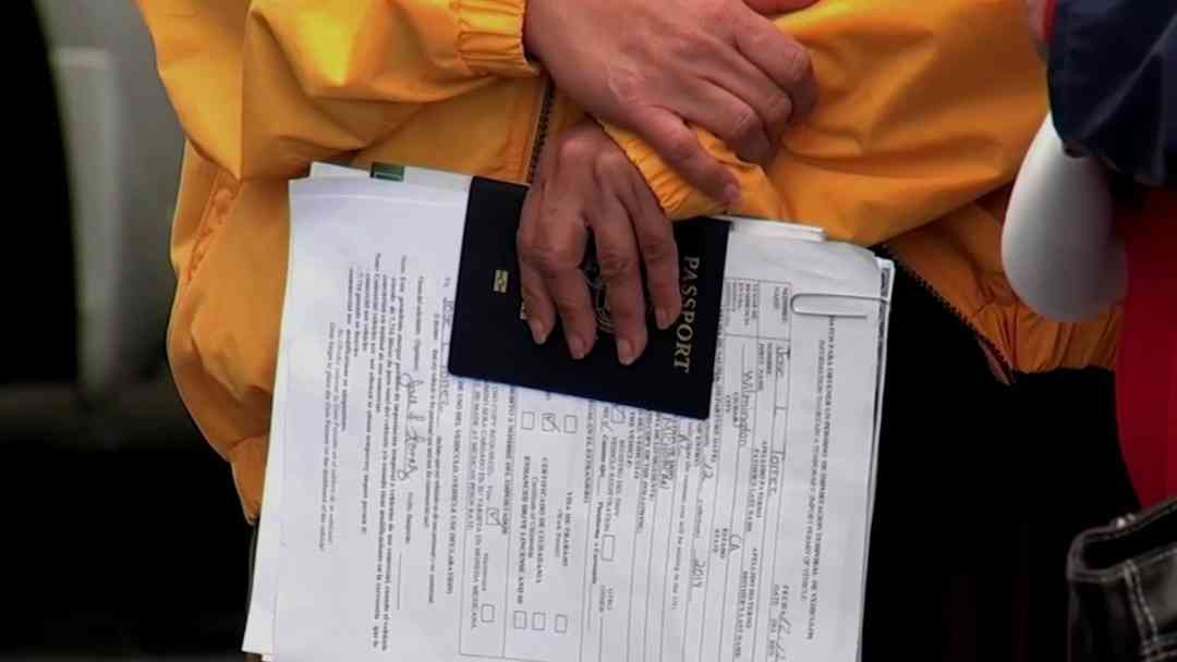 Administración Trump extiende tiempos de espera para residencias y permisos de trabajo | ViX