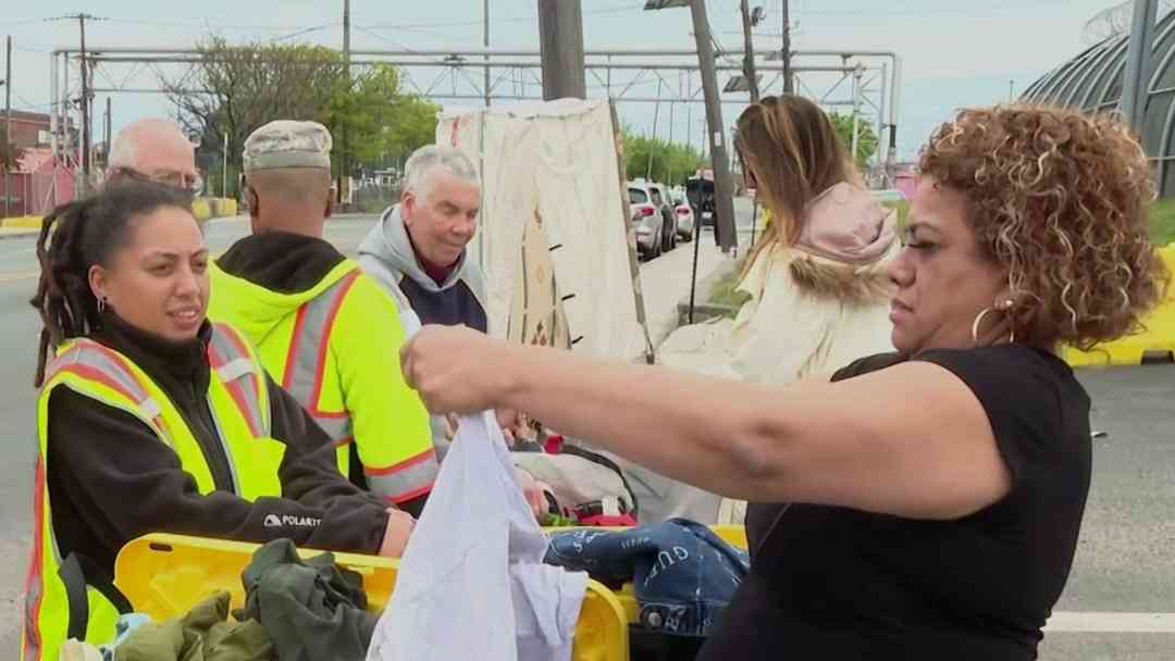 Centro de detención Delaney Hall exige código de vestimenta; voluntarios ayudan con ropa para ingresar | ViX