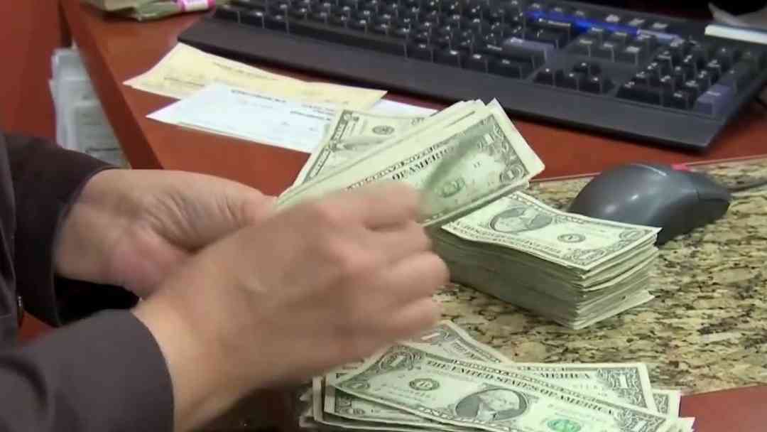 Tarjetas 'al límite' y precios al alza: ¿Por qué la decisión de la Fed de hoy puede afectar tu bolsillo? | ViX