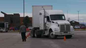 Texas investiga escuelas de choferes de camiones por fallas de capacitación e irregularidades