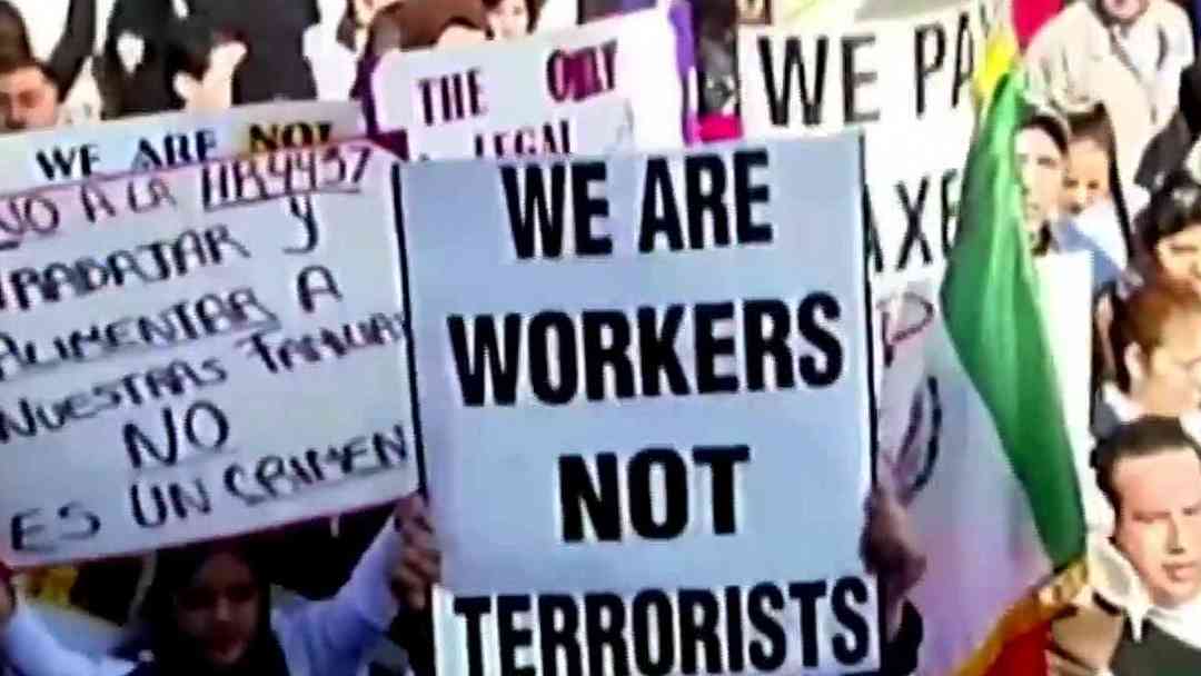 Manifestantes del 1 de mayo vinculan la lucha laboral con la protección del voto en Chicago | ViX