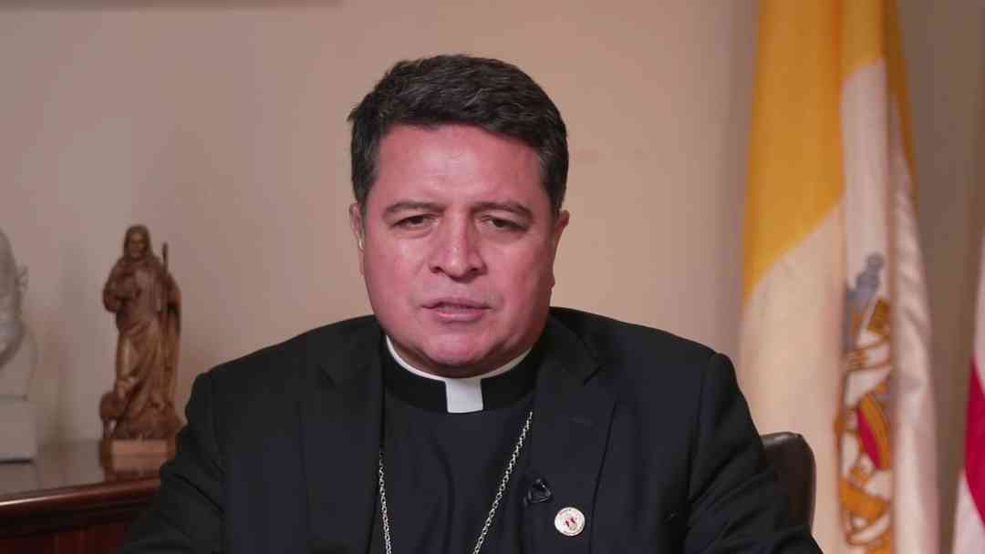 "La Iglesia no hace política partidaria": Evelio Menjívar-Ayala, nuevo obispo de la Diócesis de Virginia Occidental | ViX