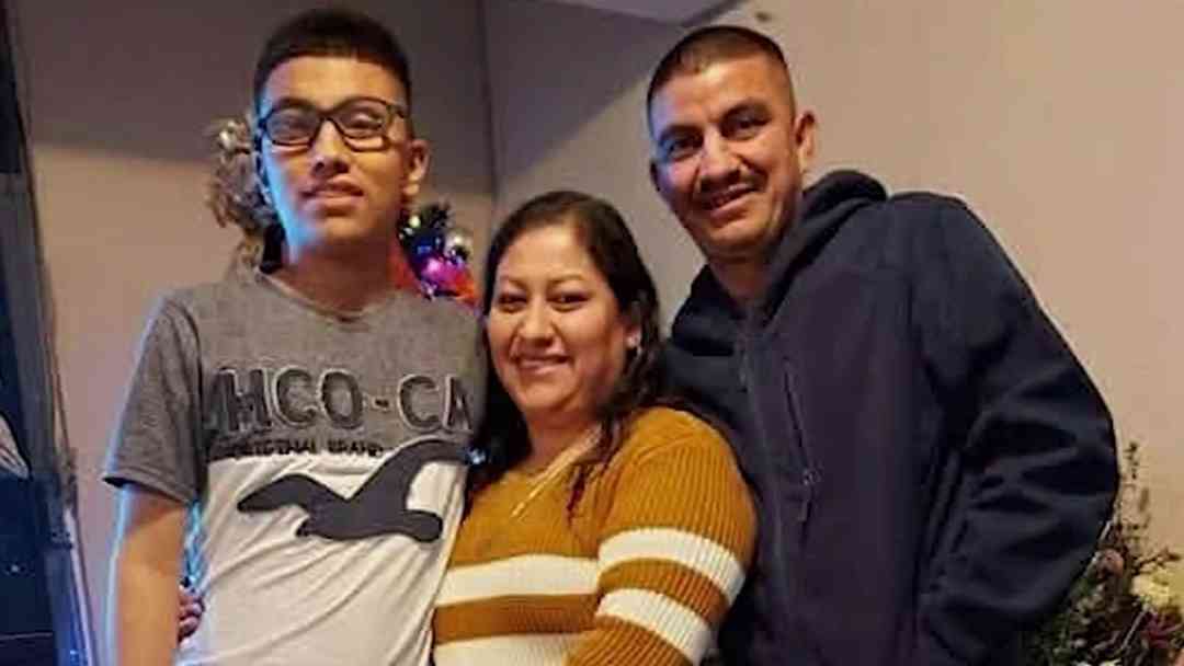 El milagro de la familia González: Padres logran deportación para reunirse con su hijo con cáncer terminal | ViX