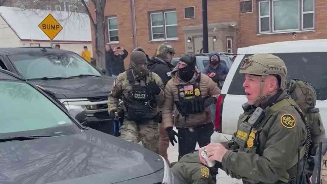 EEUU moviliza 7 mil agentes para acelerar deportaciones masivas | ViX