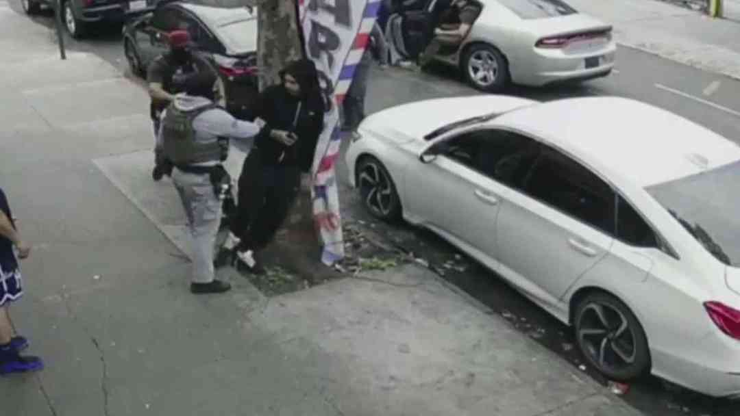 ICE detiene a joven por equivocación en el Bronx y después lo liberan en un parque | ViX