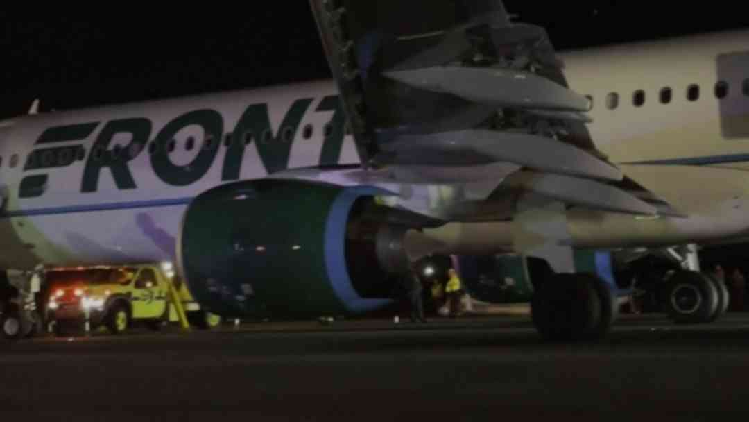 Avión de Frontier atropella y mata a hombre en aeropuerto de Denver | ViX
