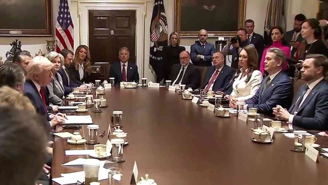 Donald Trump se reúne con su gabinete ante tensiones políticas e internacionales | ViX