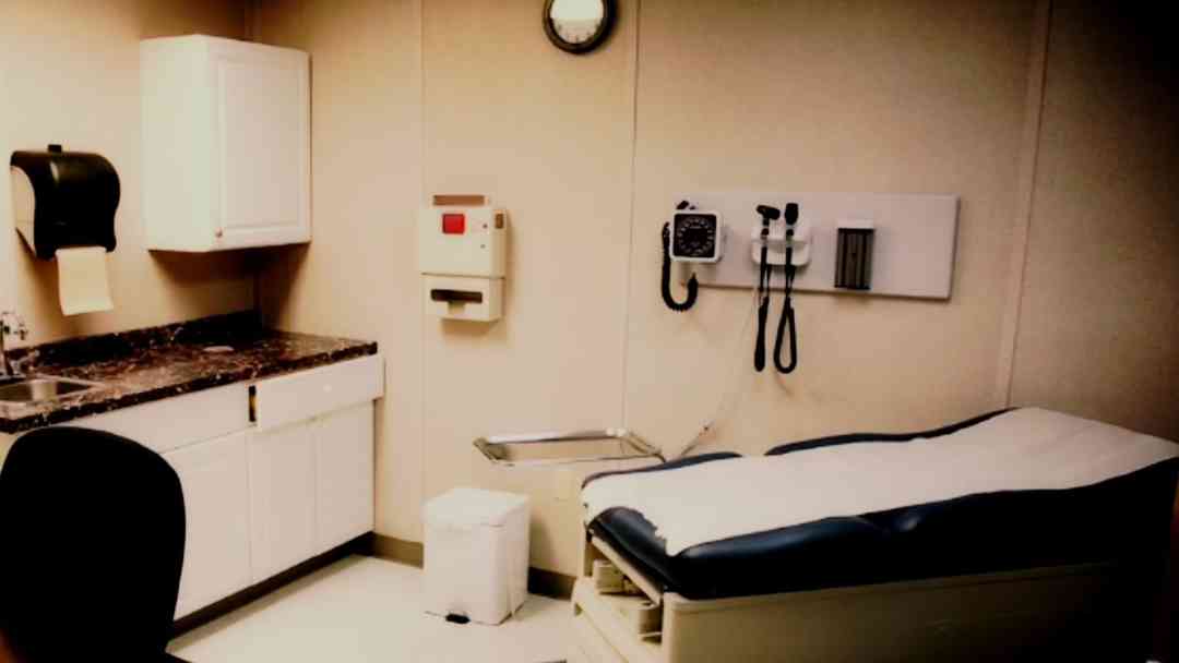 Denuncian emergencias médicas y malas condiciones en centro migratorio de Dilley | ViX