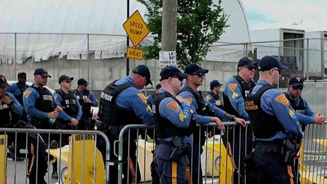 Imponen toque de queda en Centro migratorio Delaney Hall en Newark | ViX