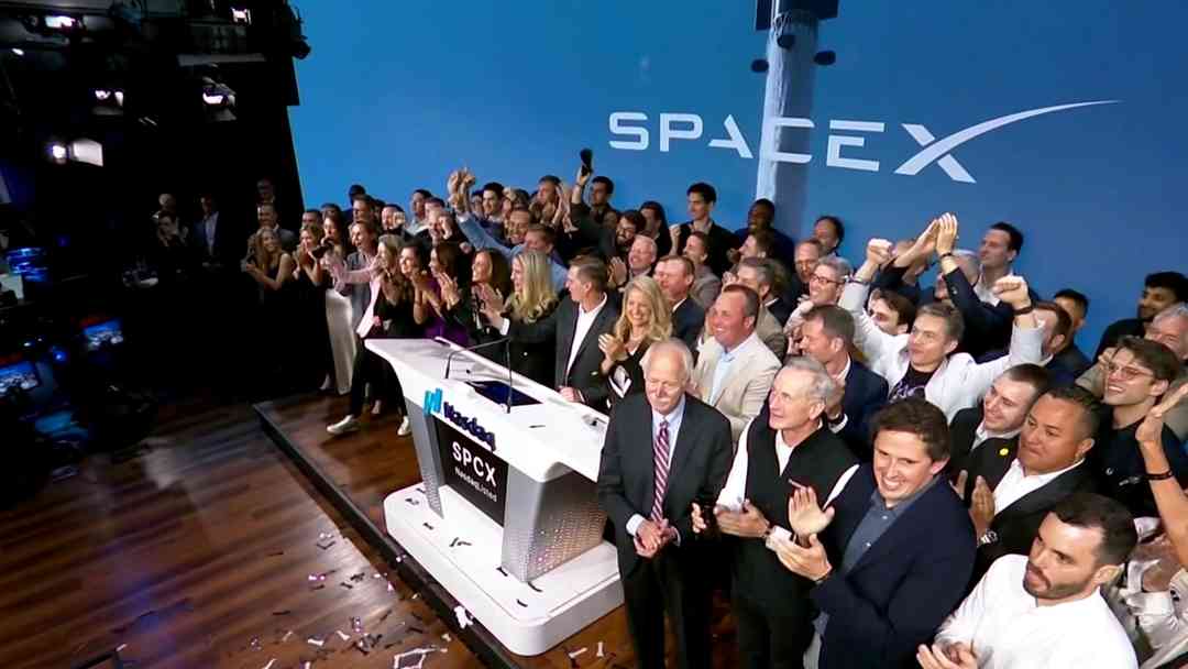 Riqueza de Elon Musk: SpaceX hace historia en la Bolsa mientras Brownsville debate su impacto social | ViX