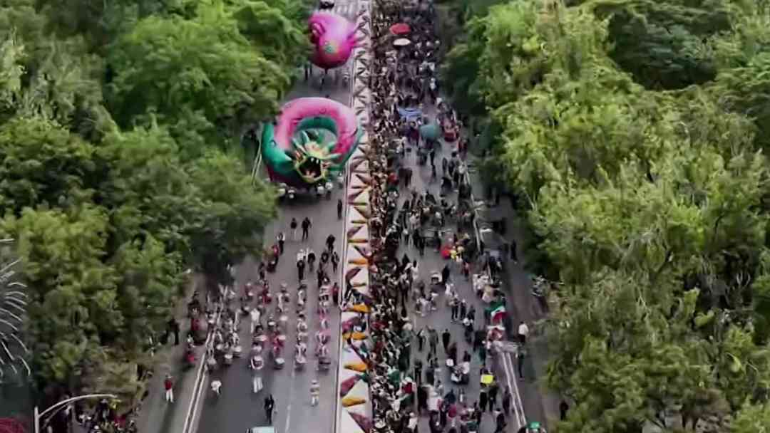 Ciudad de México enciende la fiesta mundialista con colorido desfile | ViX