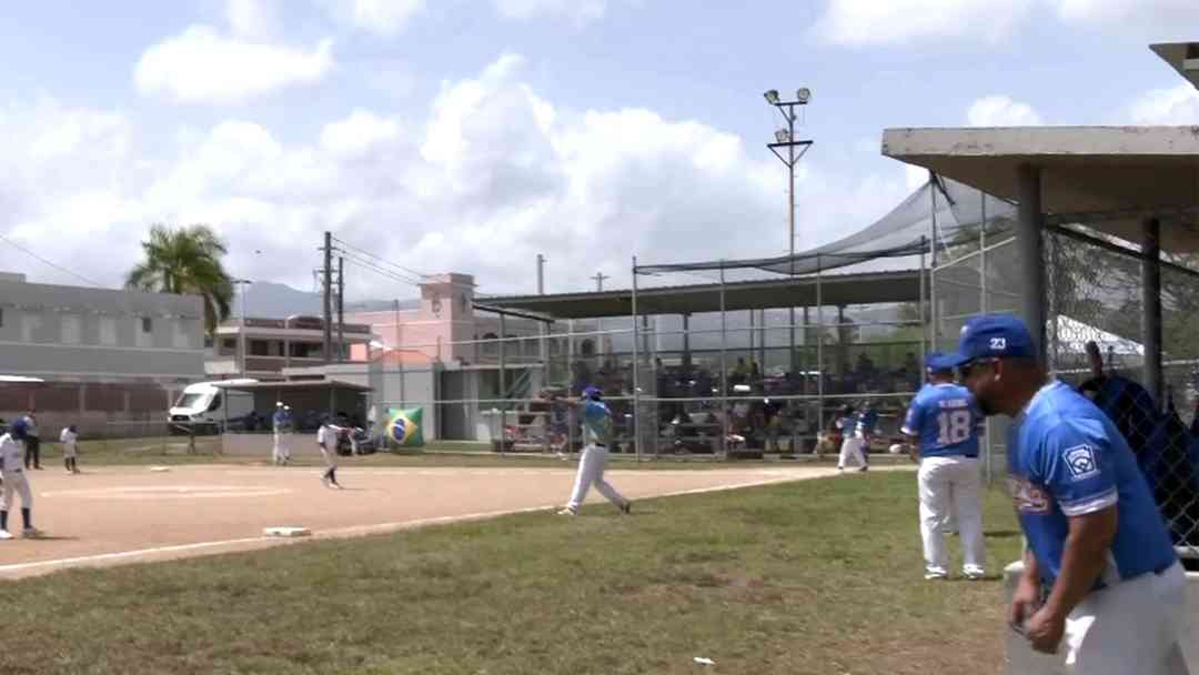 Niños venezolanos encuentran refugio en el deporte: Así abraza Puerto Rico a peloteros en campeonato | ViX