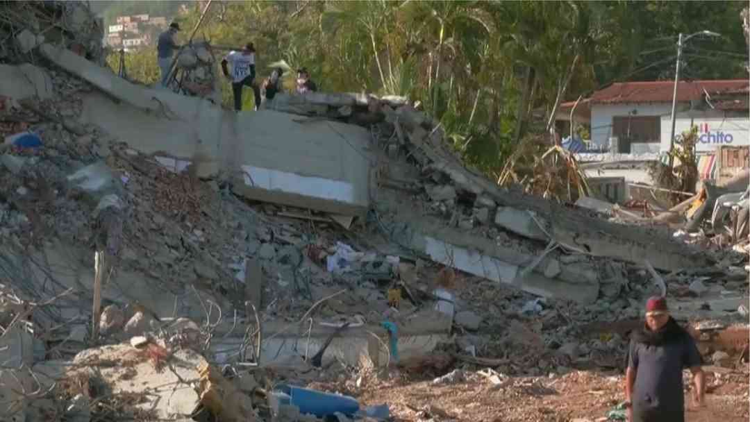 "Les están cobrando 450 dólares": Denuncian altos costos por trasladar cuerpos en Venezuela | ViX