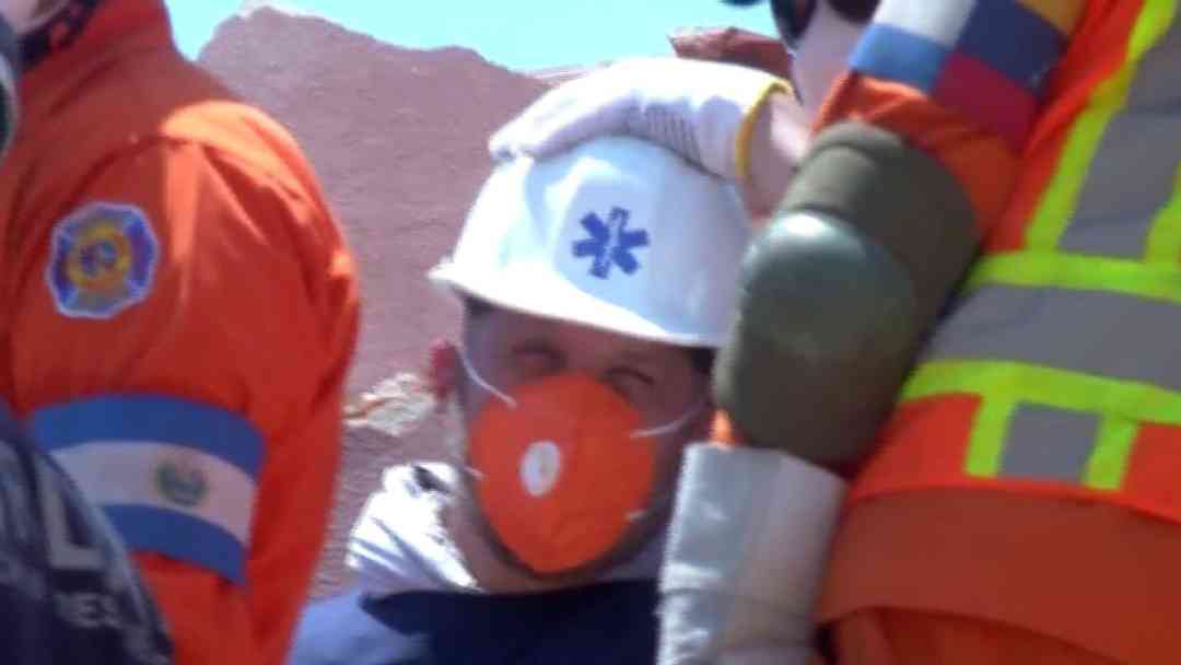 "Encontramos su morral y sus zapatos intactos": Busca a su hijo en Venezuela tras terremotos | ViX