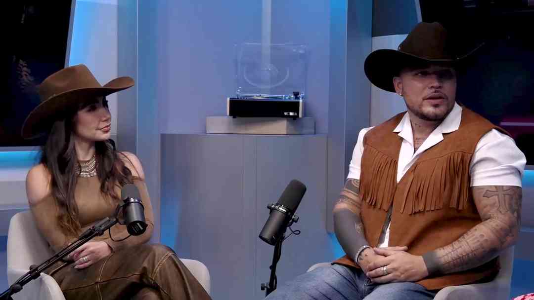 Jessi Uribe y Paola Jara comparten la historia de Infidelidad, su convivencia y la nueva etapa familiar con su bebé Emi | ViX