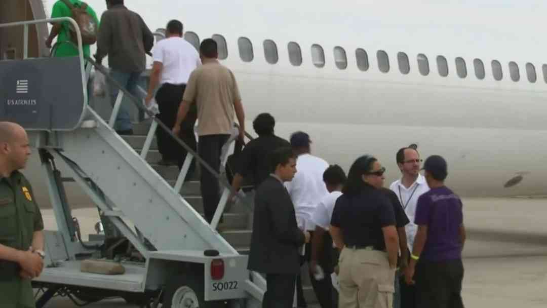 ¿Qué pasa con los bienes y pertenencias de migrantes deportados desde EEUU? | ViX