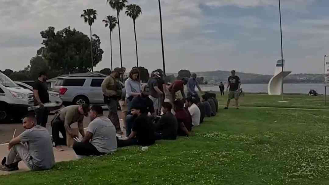 Aumentan cruces marítimos de inmigrantes en San Diego pese al refuerzo fronterizo | ViX