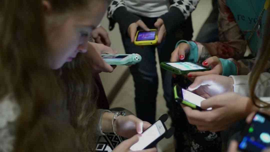 Advierten por chatbots de Inteligencia Artificial que jóvenes confunden con psicólogos | ViX