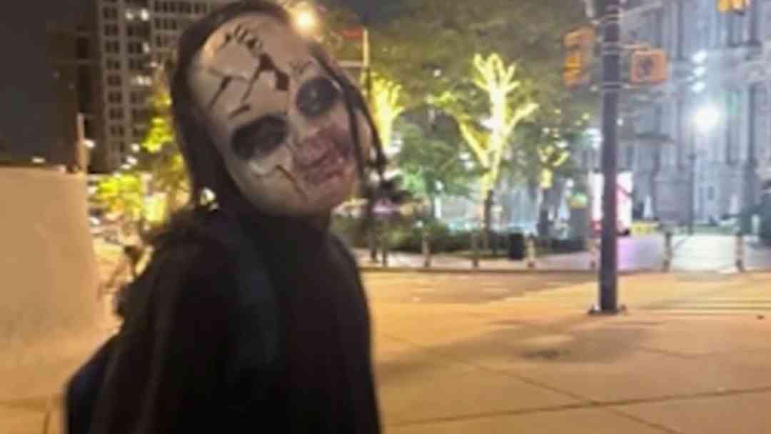 ¿El sujeto enmascarado que acosó a personas en Filadelfia se dirige a otra zona de EEUU? Esto sabemos | ViX