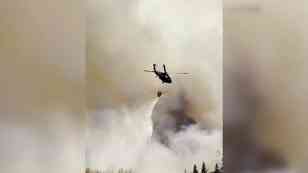 Incendio forestal fuera de control amenaza a Reno y fuerza la evacuación de miles de familias