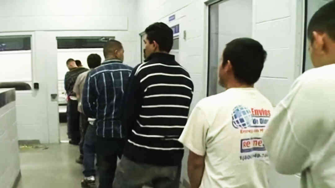 Corte federal frena política de deportaciones rápidas de la administración de Donald Trump a terceros países | ViX