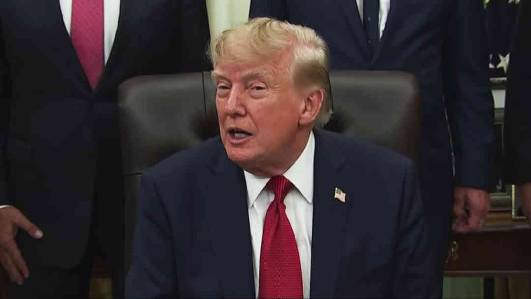 Donald Trump veta a medios de La Casa Blanca al considerar que difunden “noticias falsas” y así le responden | ViX