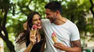 Crisis económica y altos costos de vida obligan a las parejas a reinventar sus citas para cuidar sus bolsillos