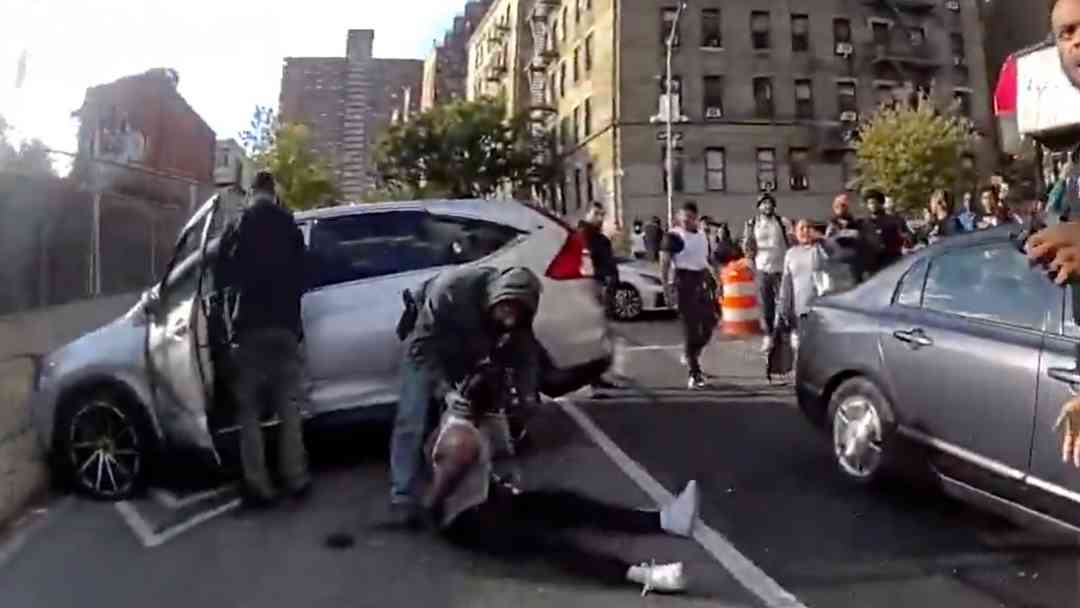 Tiroteo de ICE en Nueva York: Departamento de Policía revela imágenes corporales de agentes que llegaron a la escena | ViX