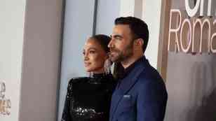 ¿Nuevo romance a la vista? El divertido "amor platónico" entre Jennifer Lopez y Brett Goldstein