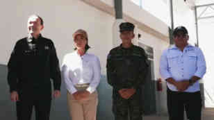 Presidenta de Perú anuncia nuevas cárceles inspiradas en modelo CECOT de El Salvador para combatir el crimen organizado