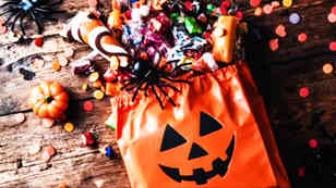 Halloween sin excesos: Pediatra comparte consejos para cuidar la salud y el consumo de azúcar en los niños