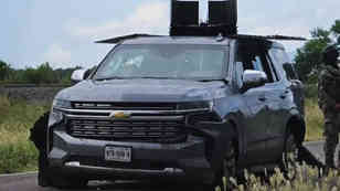 Arrestan a integrantes de red que robaba autos en EEUU para convertirlos en vehículos monstruo de cárteles en México